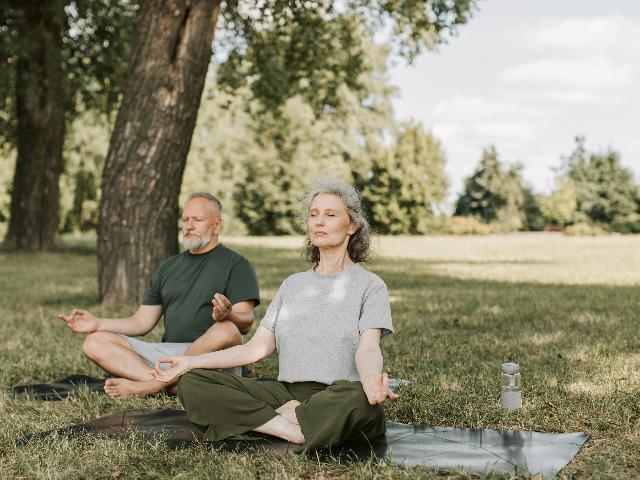  Foto Vlada Karpovich man en vrouw Yoga