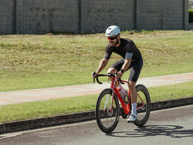 Foto Jonathan Borba Fietser op Mountainbike