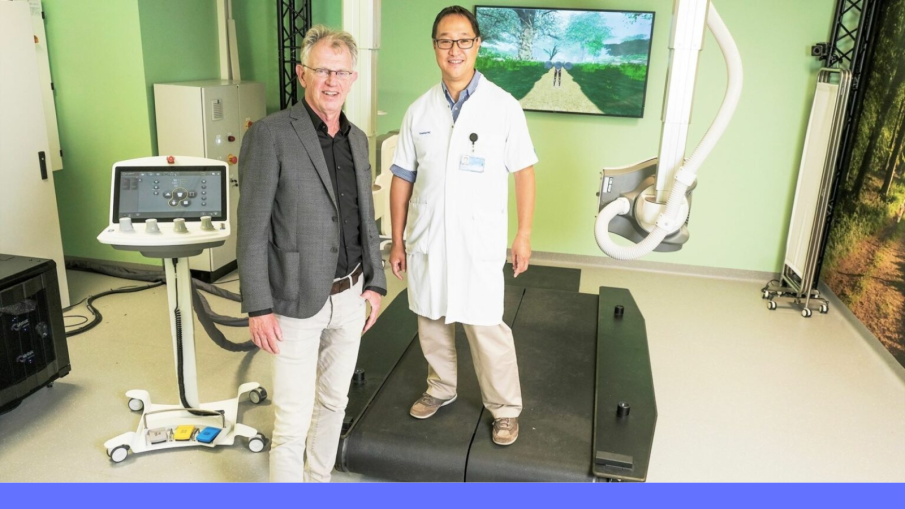 Jaap Harlaar (l) en Edwin Oei (r) in het MOBI-lab