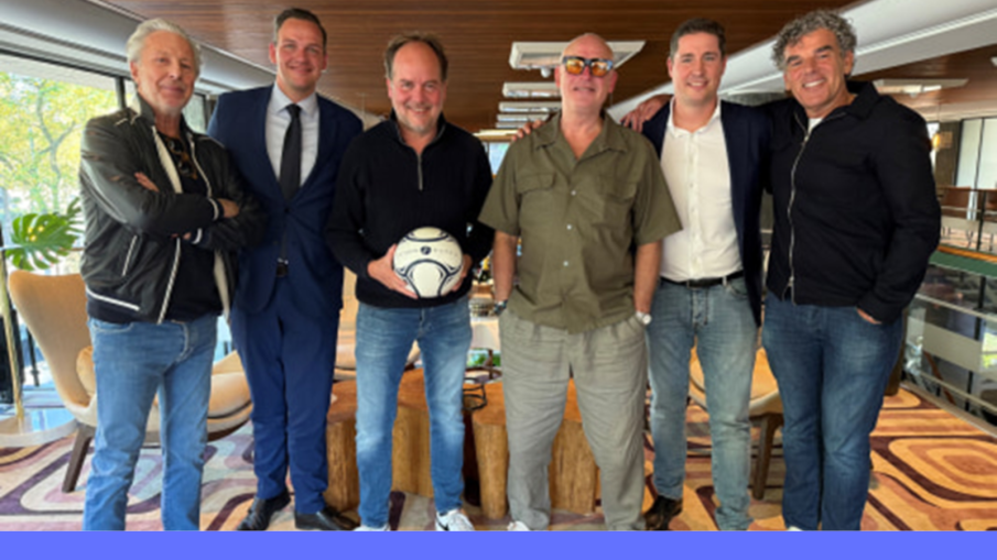 Rob Jansen, Ben de Ruijter, Michel van Egmond, René van der Gijp, Laurence Drescher en Rob Hermans.
