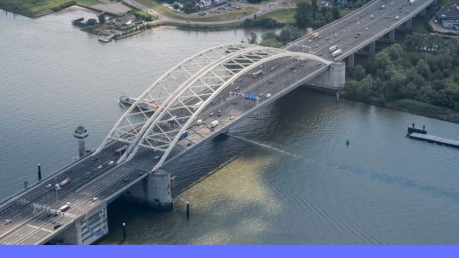 brieneroordbrug met verkeer foto rijkswaterstaat