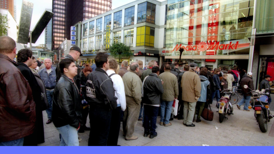 Opening eerste MediaMarkt in Nederland in november 1999, Binnenwegplein Rotterdam. Bron: Peter Hilz