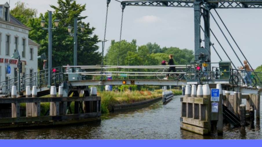 brug over de vliet.