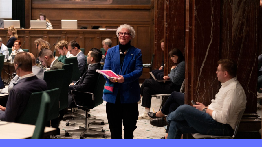 Ellen Verkoelen met de initiatiefnota Vrouw in beeld