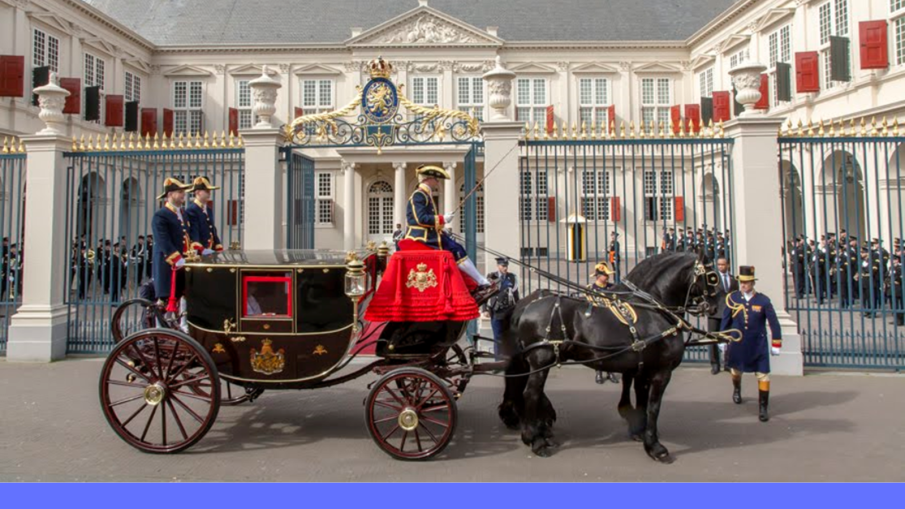koets bij paleis