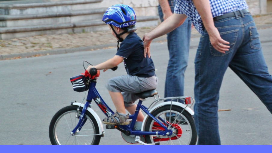 kind met fietshelm