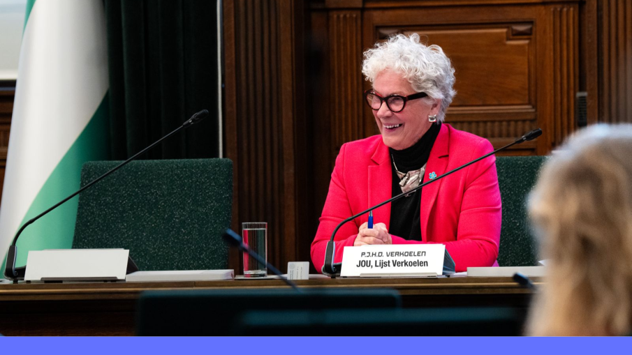 Ellen achter wethouderstafel